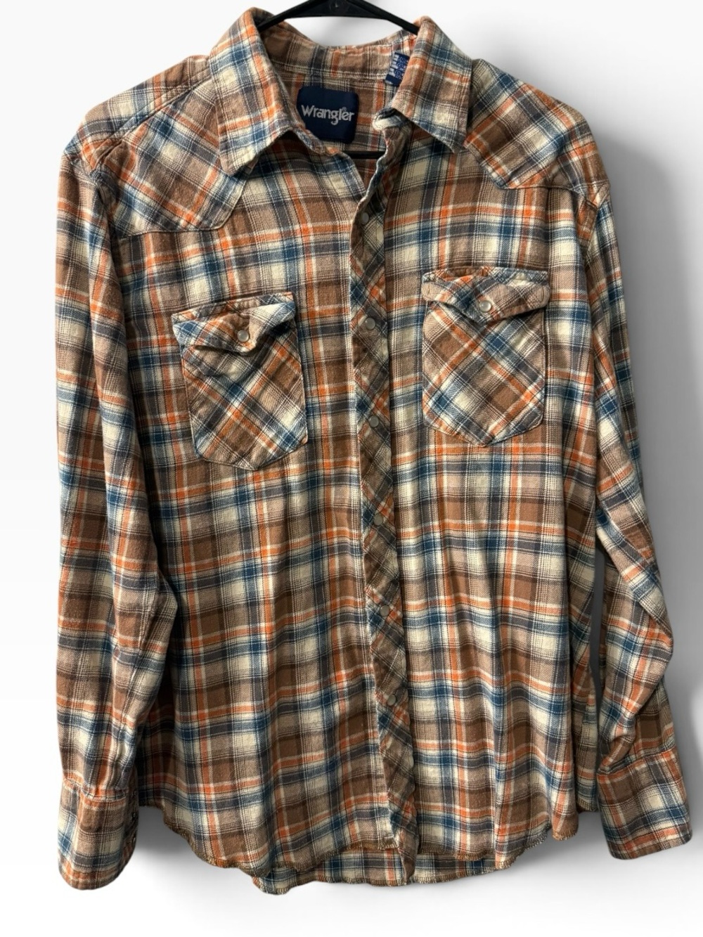 Men’s Wrangler long sleeve Western plaid shirt with pearl snaps Size Large